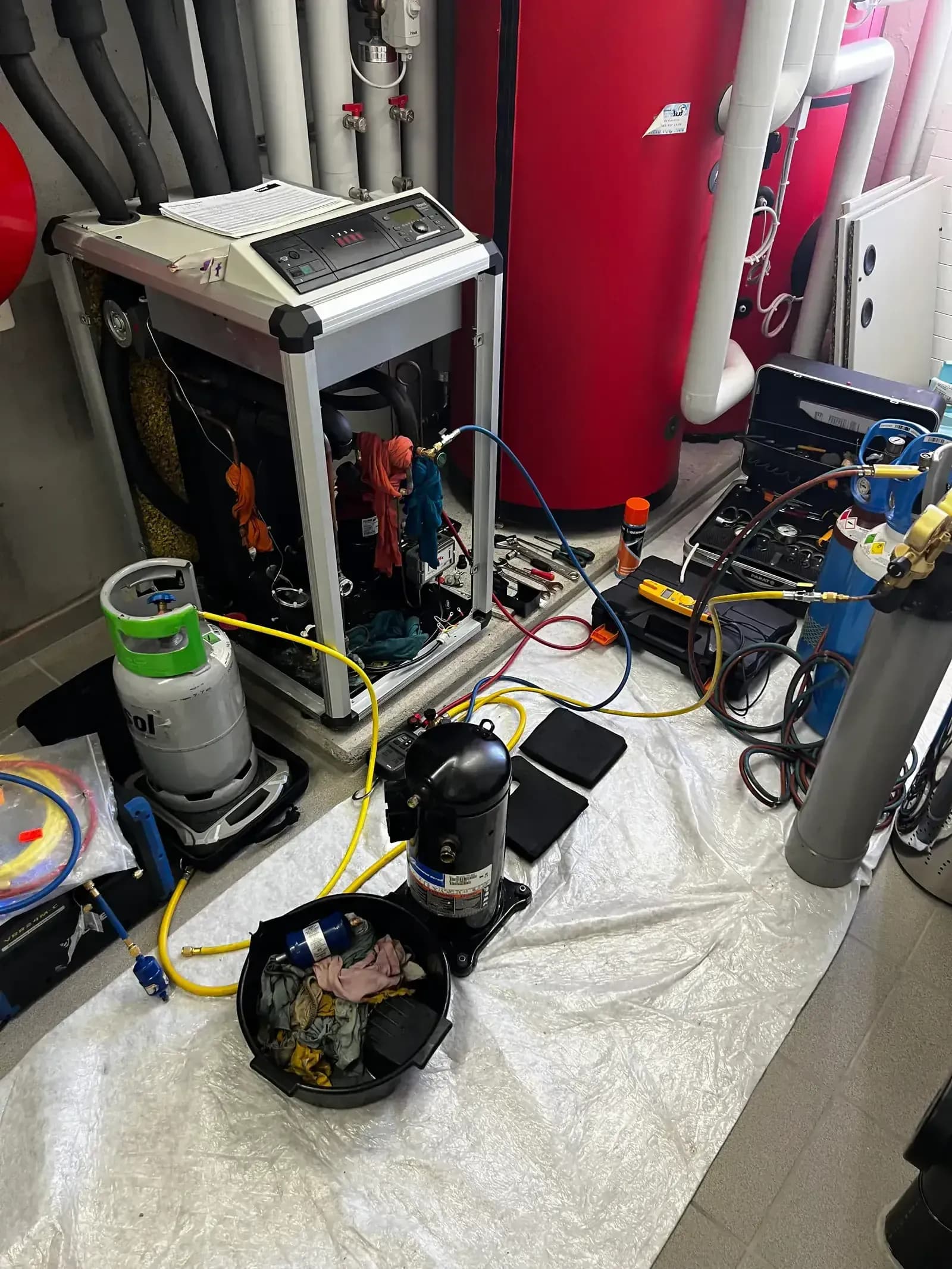 Reparatur am Kältekreis – Absaugen und Service vor Ort