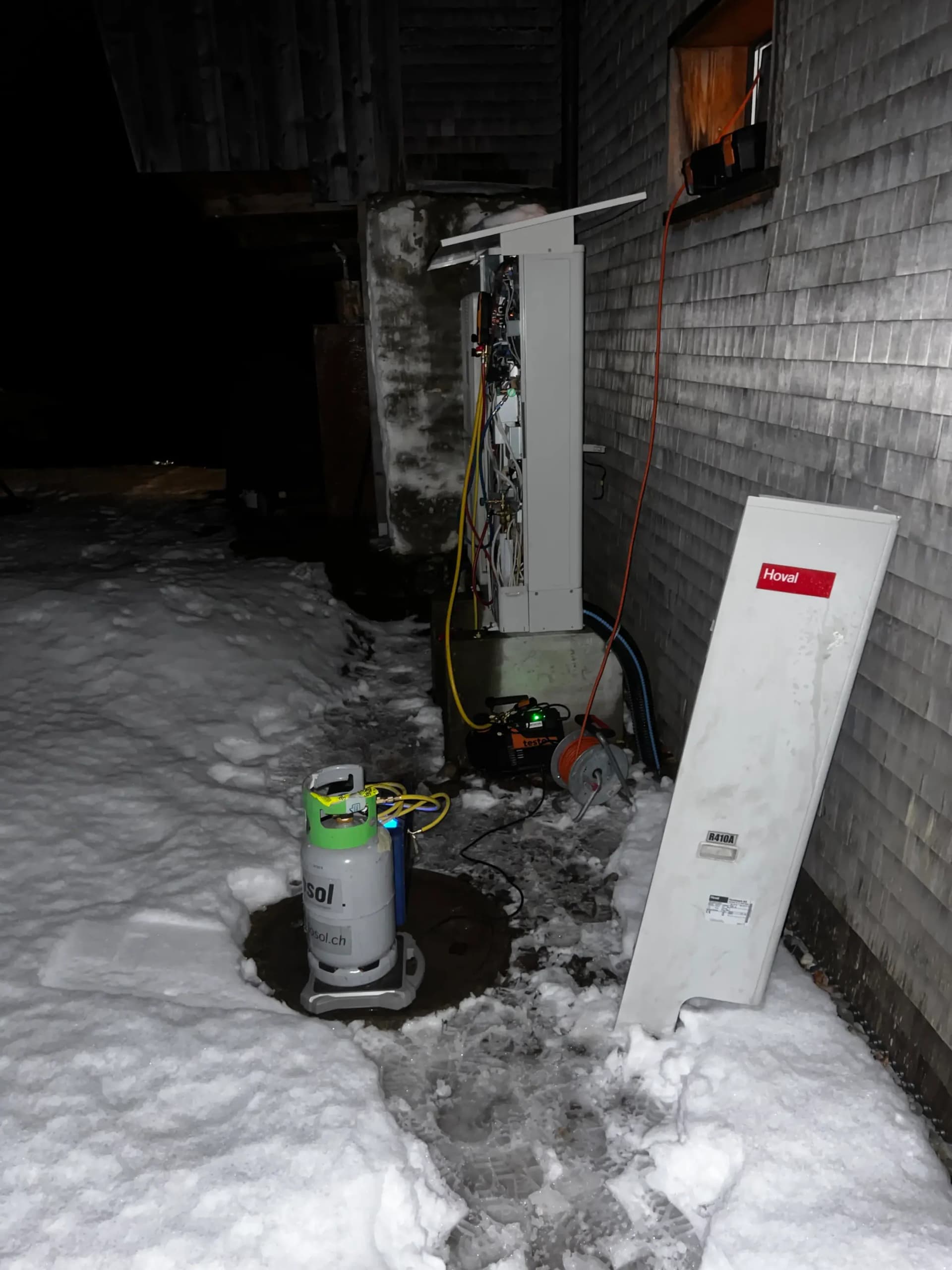 Notfall-Service im Winter bei Nacht – Tobias Klausmann vor Ort