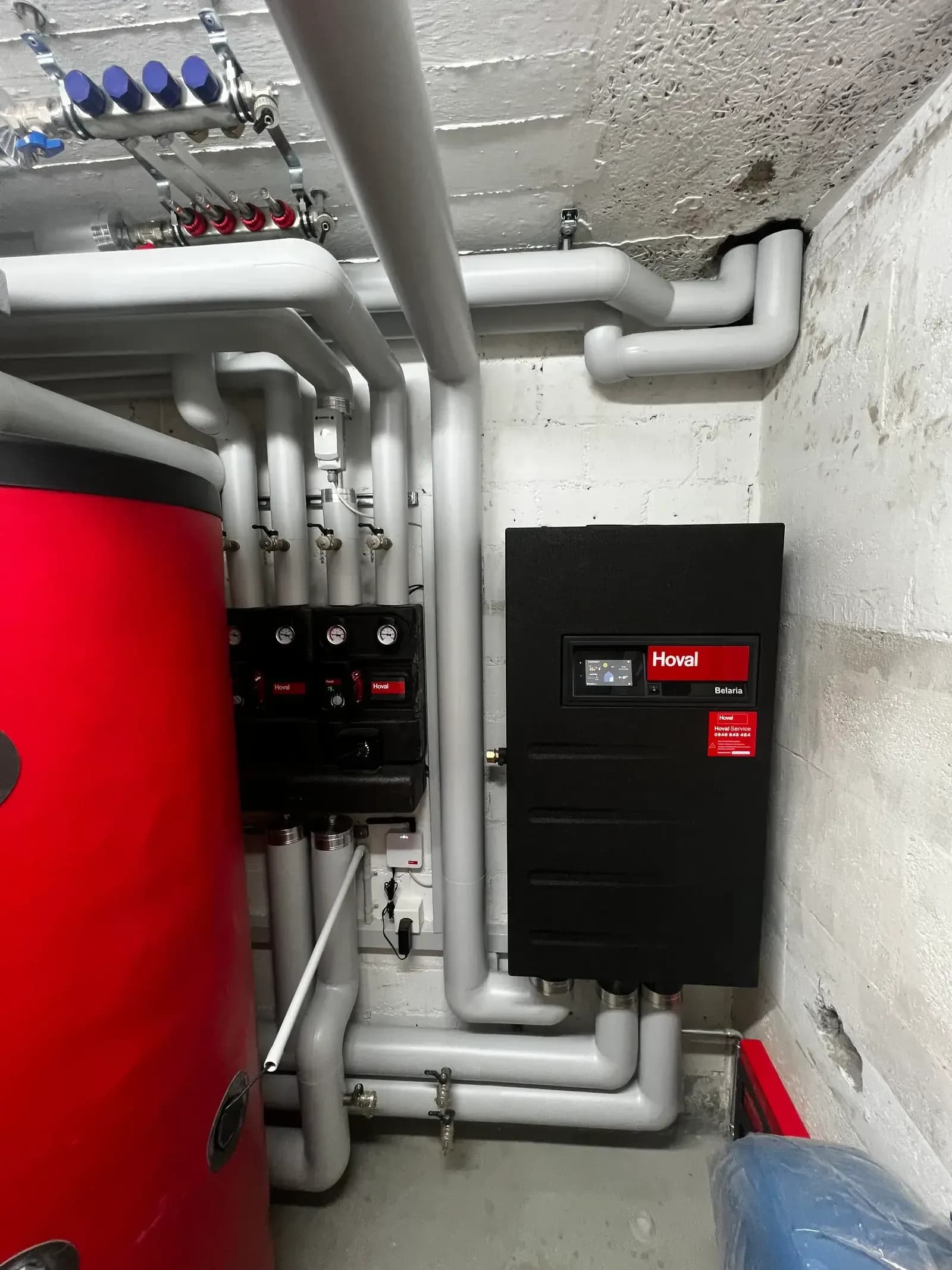 Hoval Belaria Wärmepumpe im Heizraum – Installation am Walensee